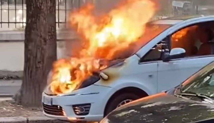 Paura Ad Avezzano Auto Prende Improvvisamente Fuoco In Pieno Centro