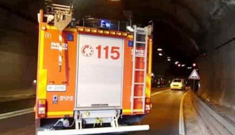 Inferno In Galleria Scontro Tra Pullman E Ambulanza Quattro I Morti