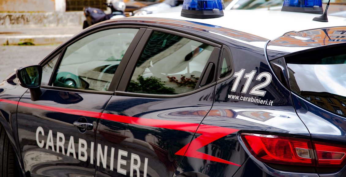 carabinieri macchina