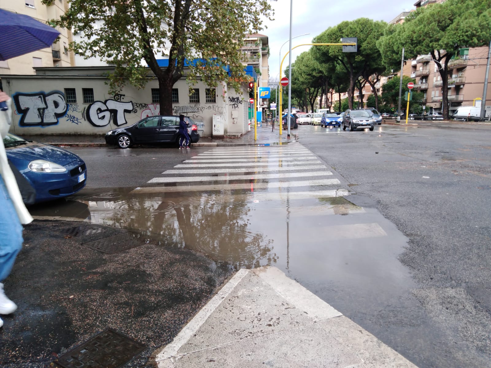 roma via girolamo cocconi allagata - ConfineLive