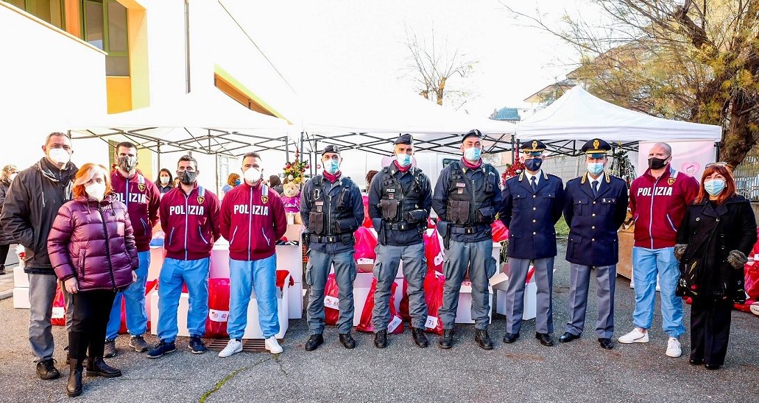 NATALE SALVAMAMME E FIAMME ORO POLIZIA 1