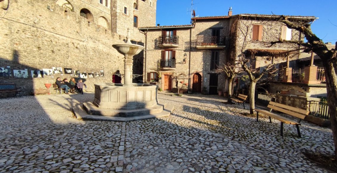 piazzetta castello centro storico collalto sabino