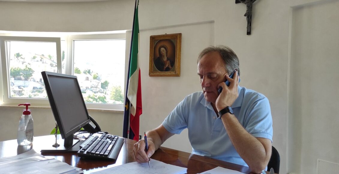 sindaco giorgio pacchiarotti al lavoro