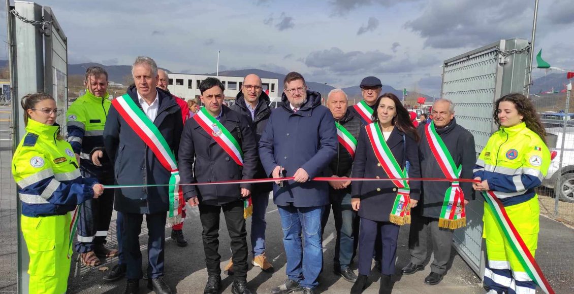 taglio del nastro inaugurazione elisuperficie piana del cavaliere