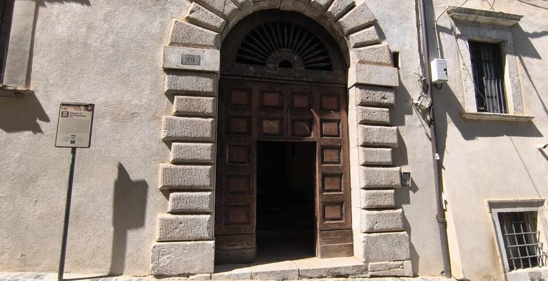 ingresso chiostro di san francesco tagliacozzo