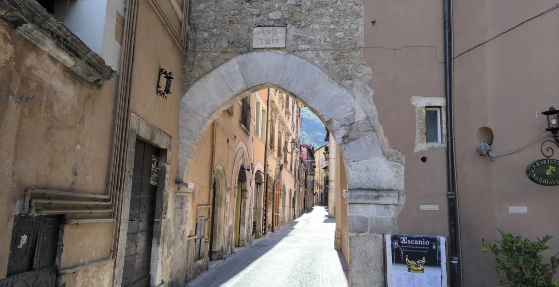 porta dei marsi tagliacozzo piazza obelisco luglio 2024