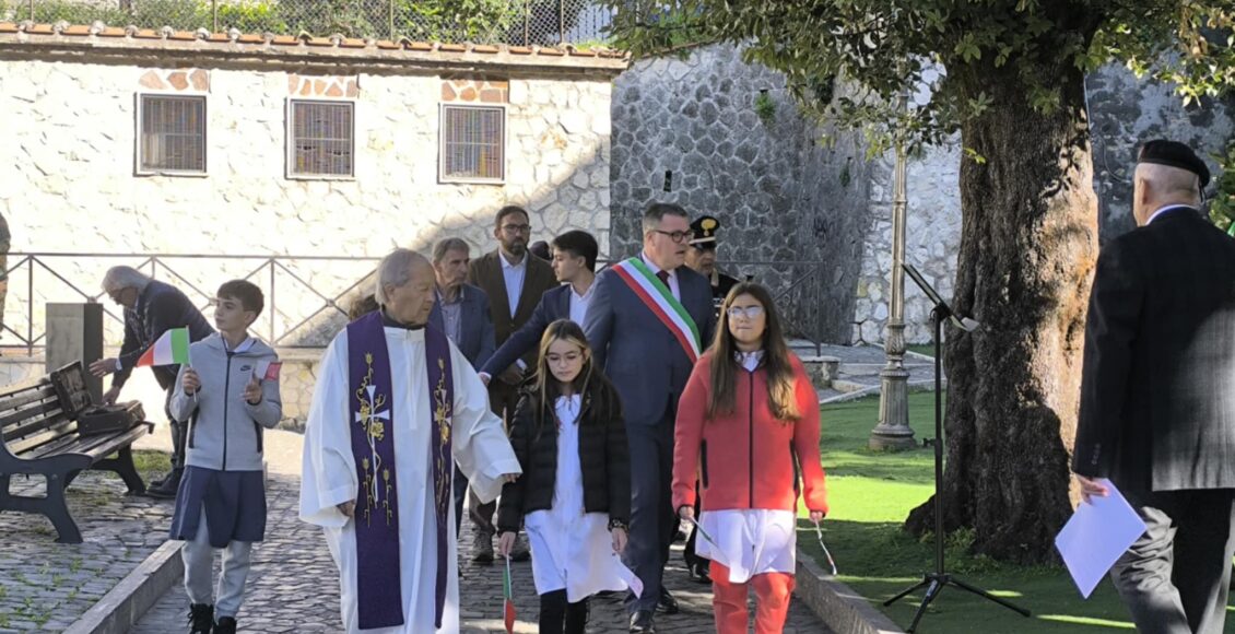 arrivo corteo monumento caduti vicovaro